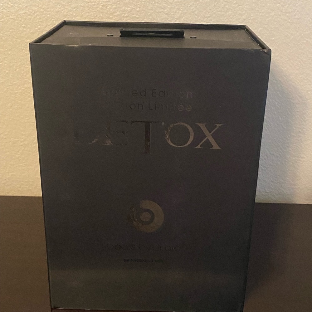 Limited edition Beats by Dre Detox